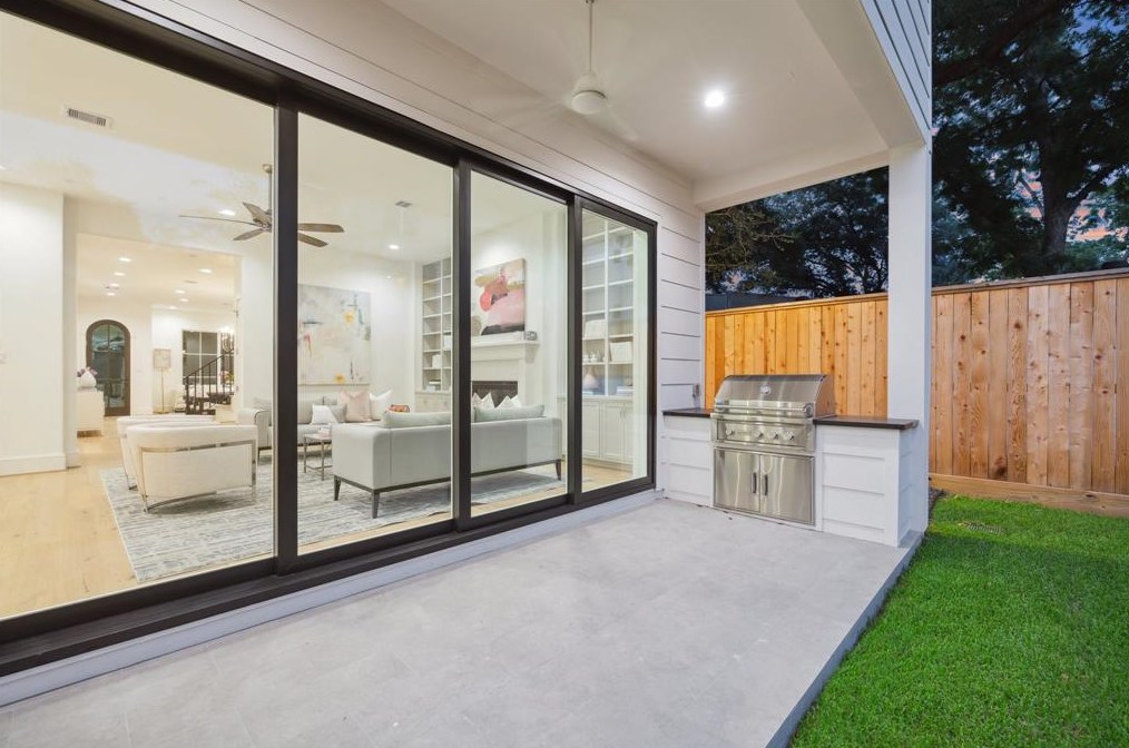 1119 Willard St, Houston TX  77006-1348 exterior