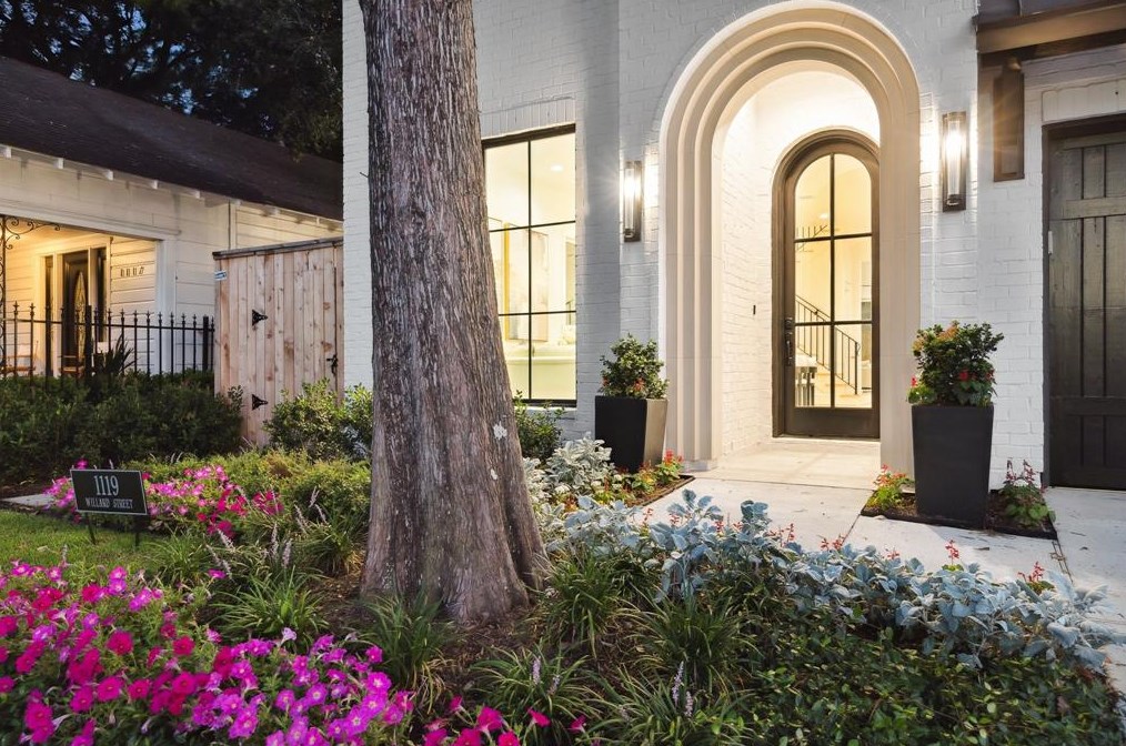 1119 Willard St, Houston TX  77006-1348 exterior
