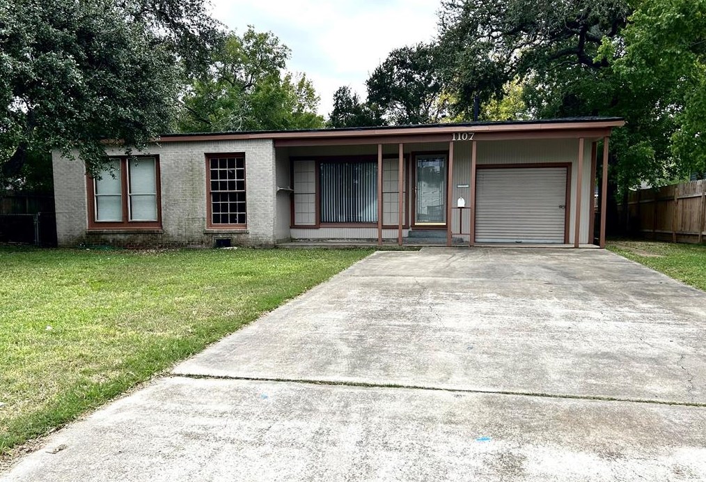 1107 17th Ave N, Texas City, TX 77590