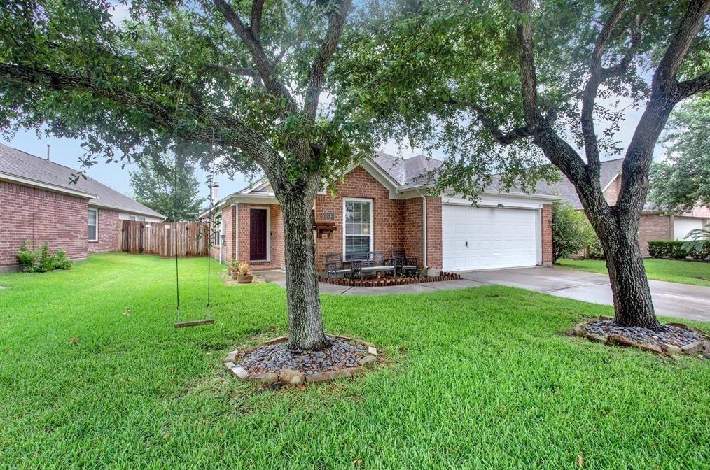 3263 Gladewater Ln, League City, TX 77573