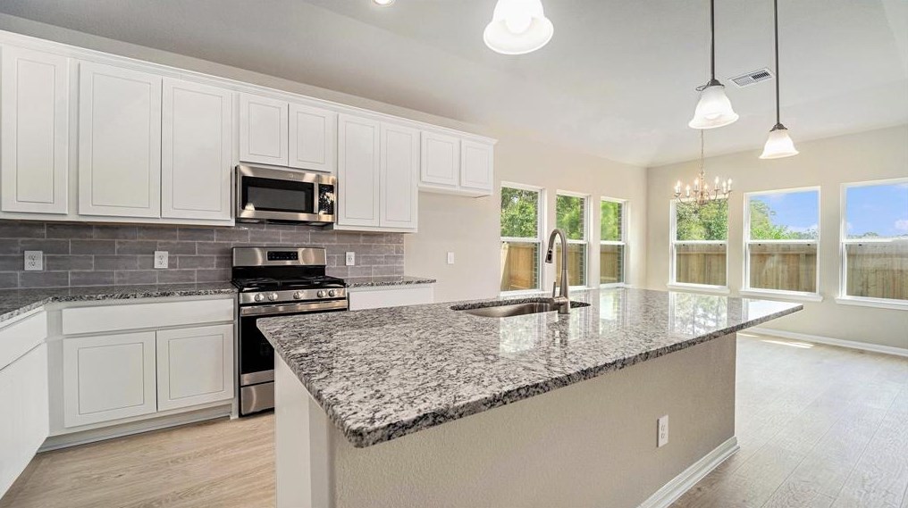 855 Waukegan Rd, Conroe TX  77306-6828 exterior