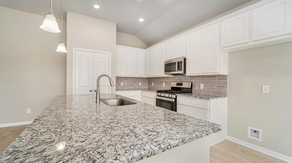 855 Waukegan Rd, Conroe TX  77306-6828 exterior