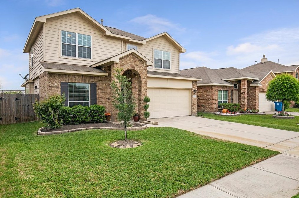 17323 Stonehedge Dr, Houston, TX 77073