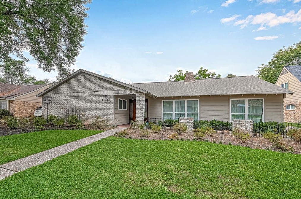 11210 Ash Crk Dr, Houston TX  exterior