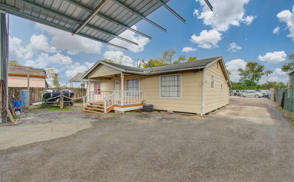 2125 Aldine Bender Rd, Houston TX 77032-4517 exterior