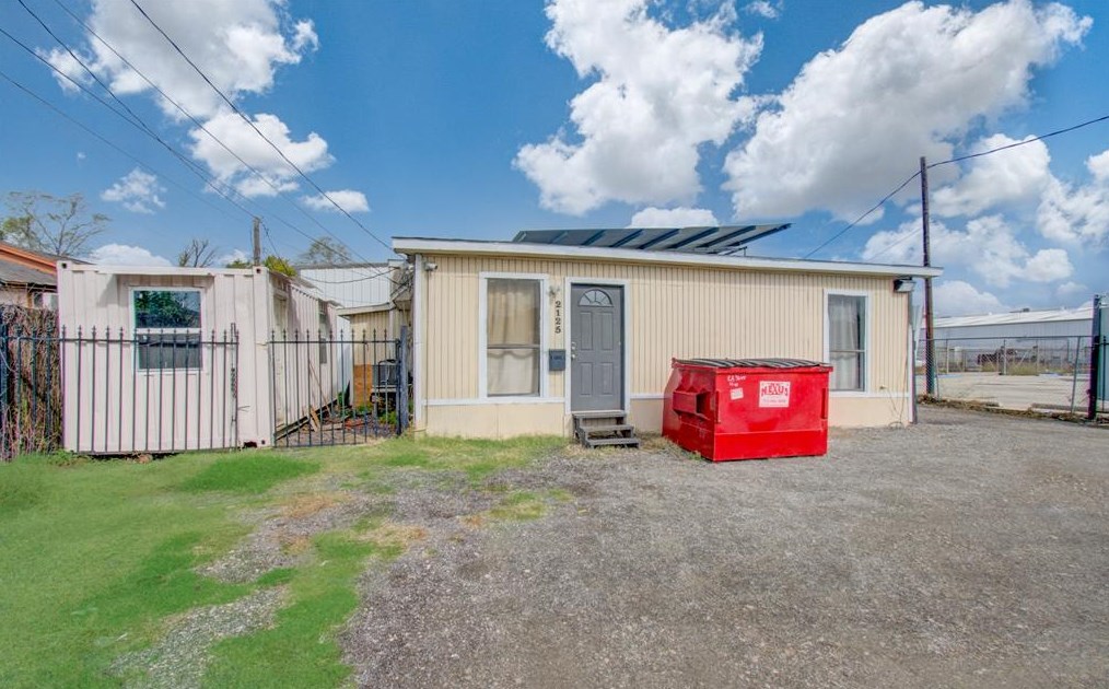 2125 Aldine Bender Rd, Houston TX 77032-4517 exterior