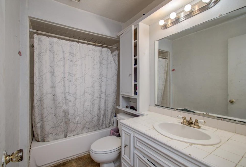 2125 Aldine Bender Rd, Houston TX 77032-4517 exterior