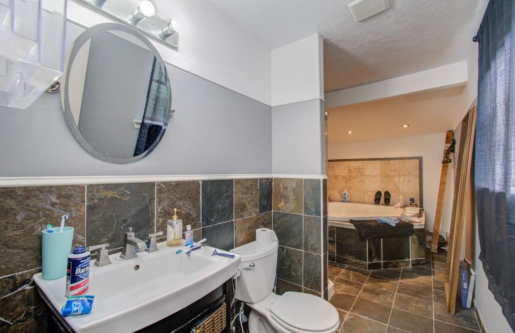 2125 Aldine Bender Rd, Houston TX 77032-4517 exterior