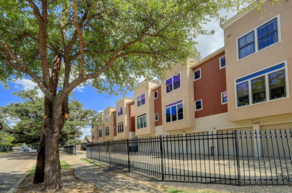 1002 Yale St, Houston TX  77007-1537 exterior