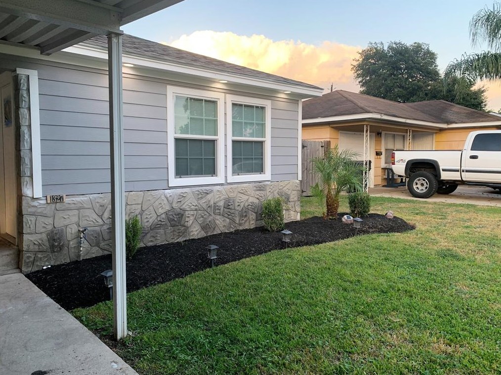 1327 Elton St, Houston, TX 77034