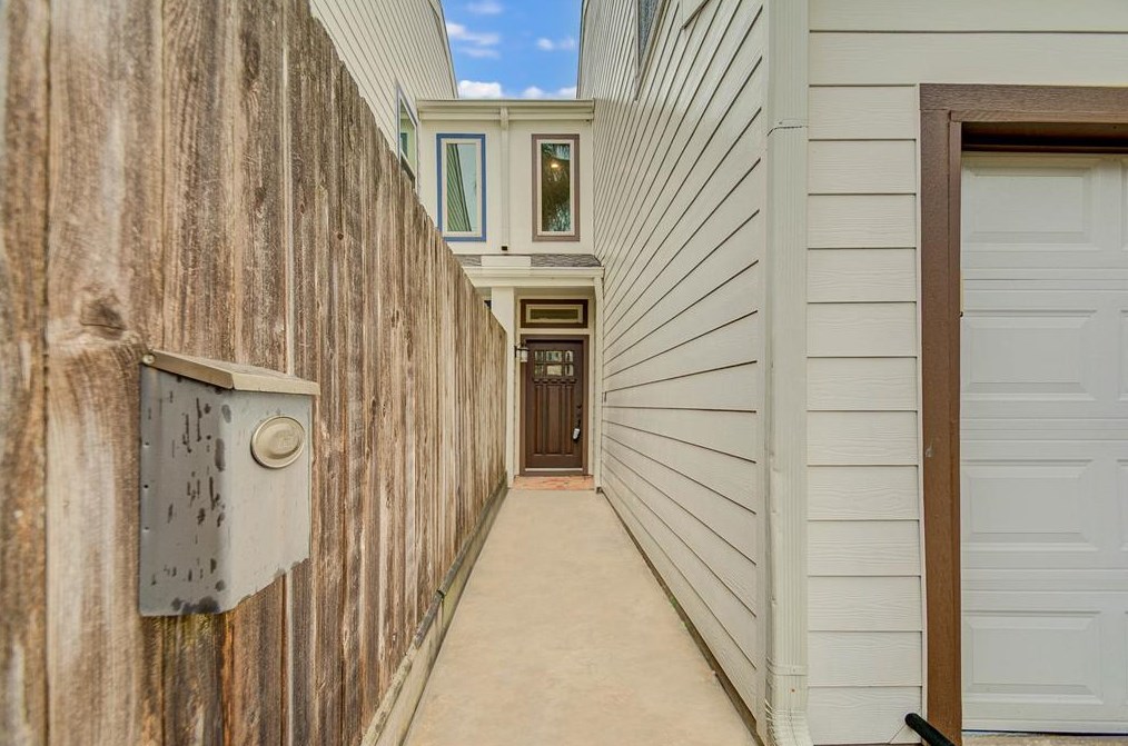 218 Asbury St, Houston, TX 77007