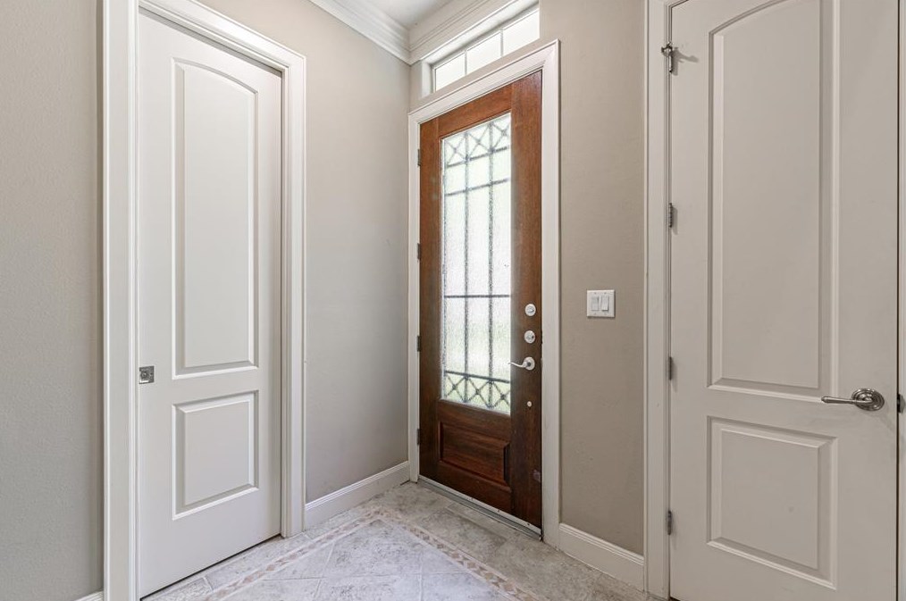 1028 Memorial Village Dr, Houston, TX 77024