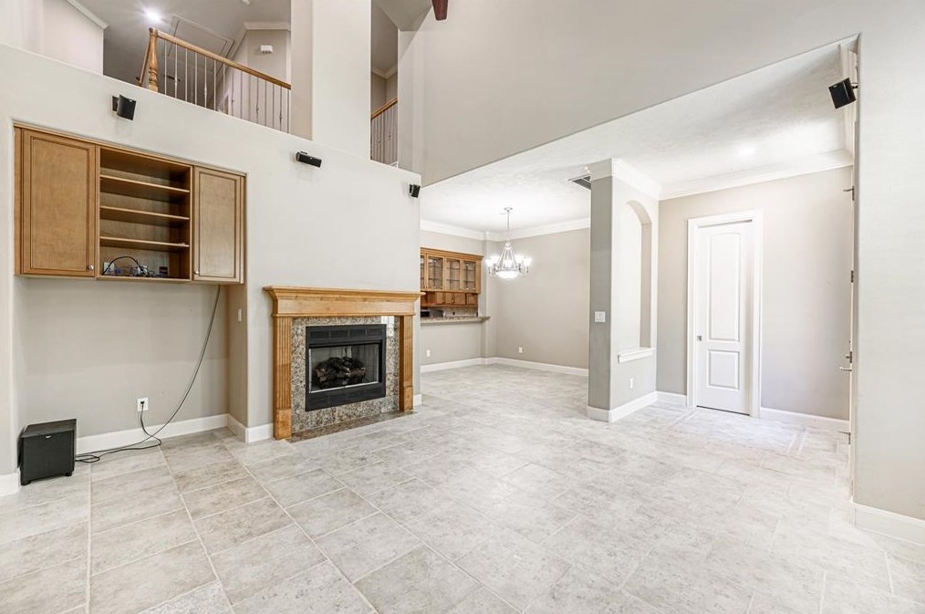 1028 Memorial Village Dr, Houston TX  77024-4454 exterior