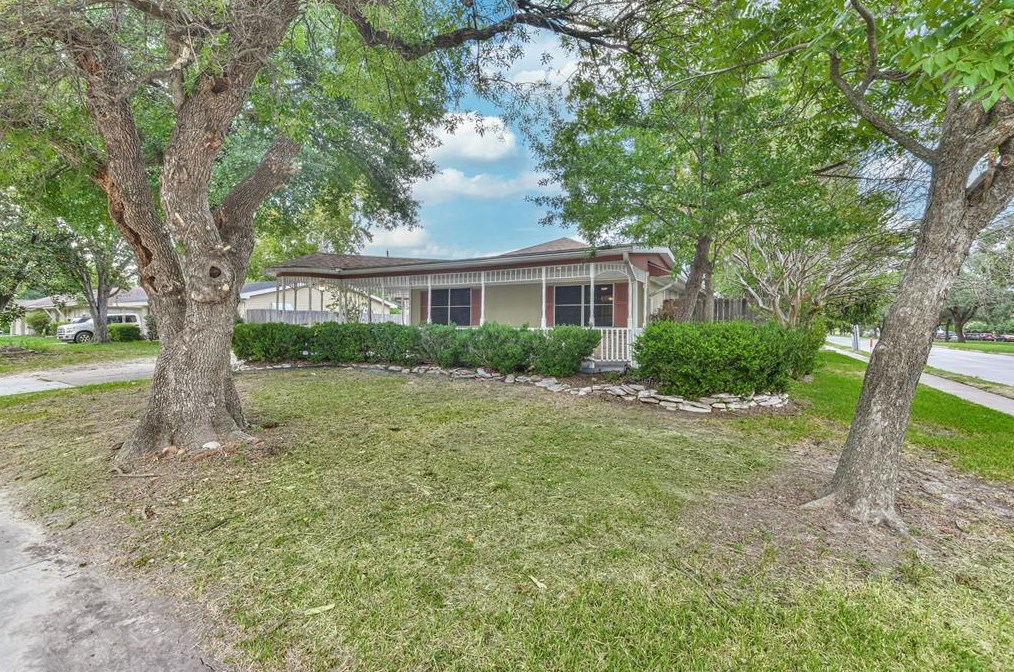 5502 Hewitt Dr, Houston, TX 77092
