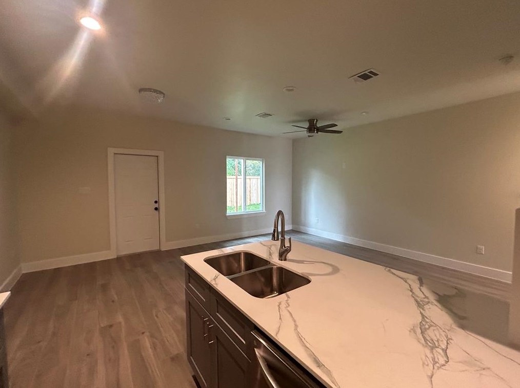 5712 Harbrook Dr, Houston TX  77087-4216 exterior