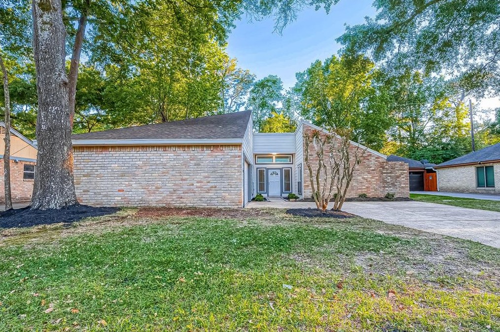 2910 Holly Green Dr, Humble, TX 77339