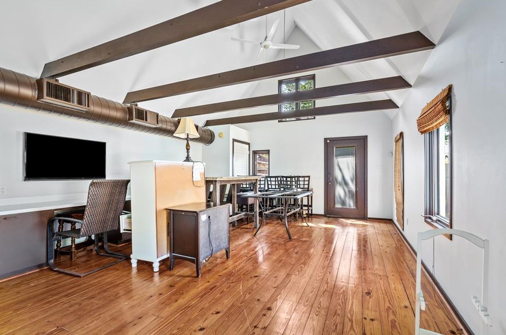 2431 Addison Rd, Houston TX  77030-1811 exterior