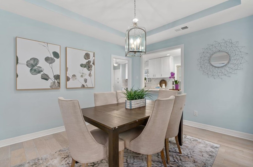 2431 Addison Rd, Houston TX  77030-1811 exterior