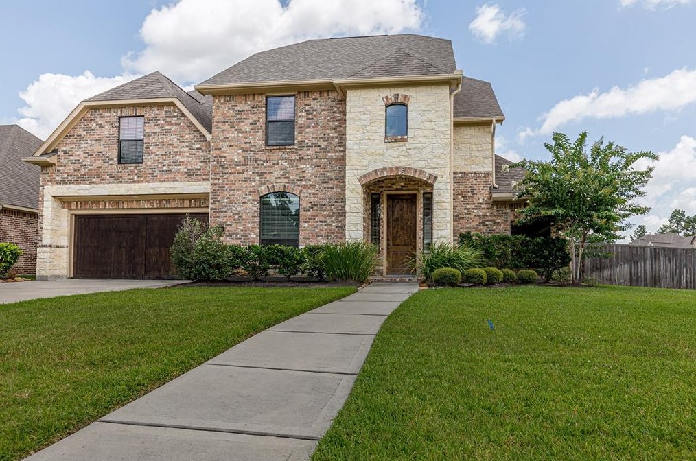 100 Silverstone Ln, Conroe, TX 77384
