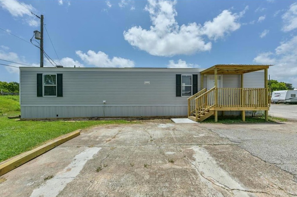 102 Baldwin Rd #2, Jones Creek, TX 77541