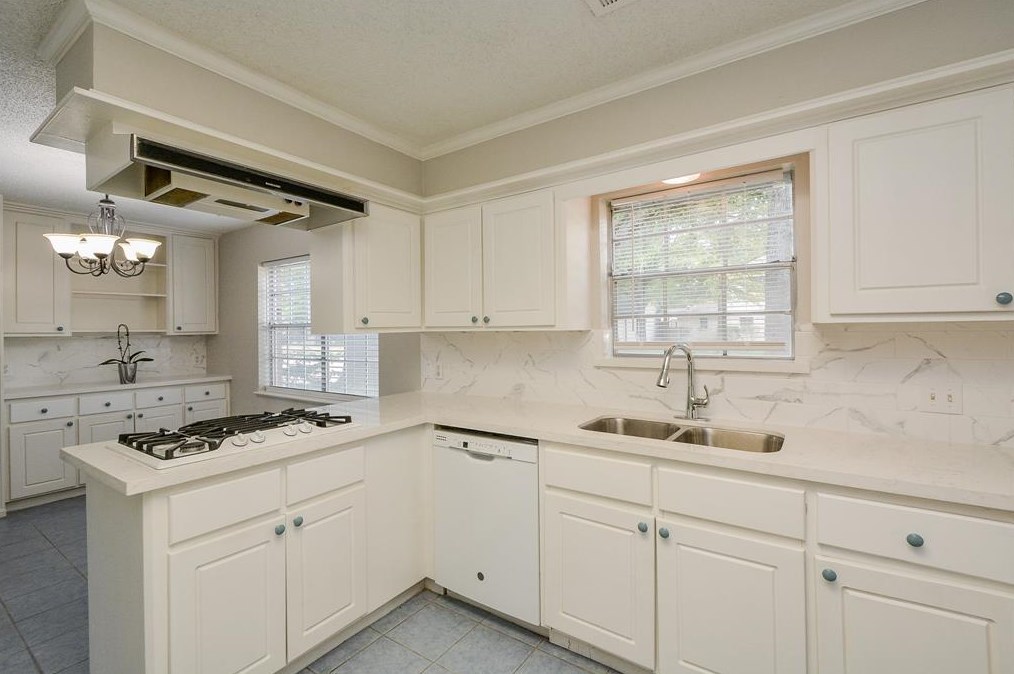 5827 Lodge Creek Dr, Houston, TX 77066