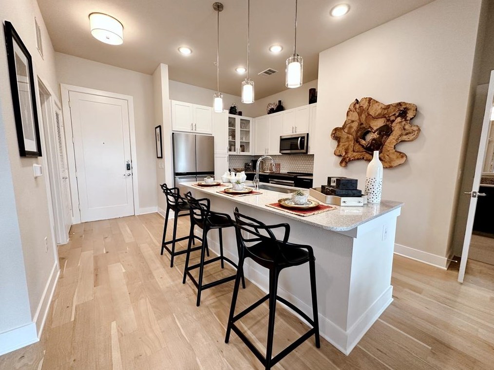 555 W 19th St #542, Houston, TX 77008