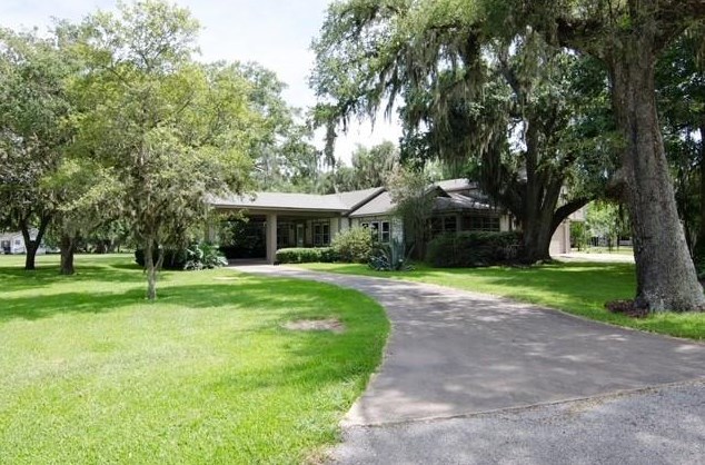 1730 S Columbia Dr, West Columbia, TX 77486
