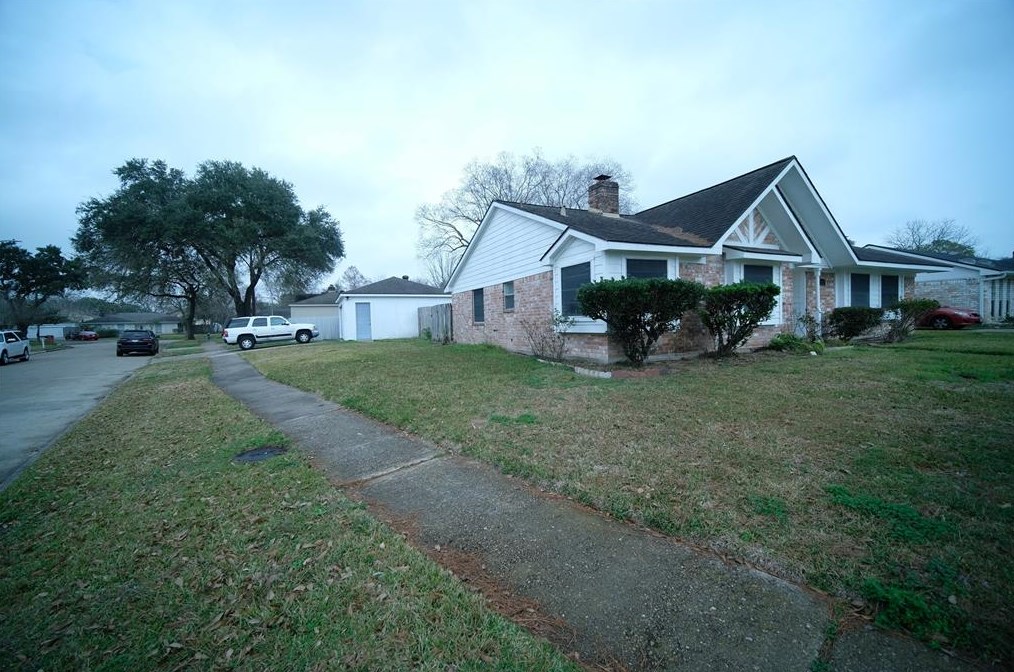 12618 Bexley Dr, Houston, TX 77099-1313