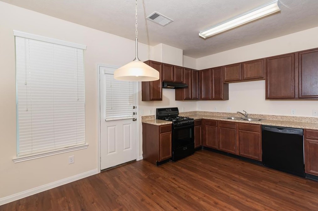 9722 Cira Ct, Houston TX  77044-4062 exterior