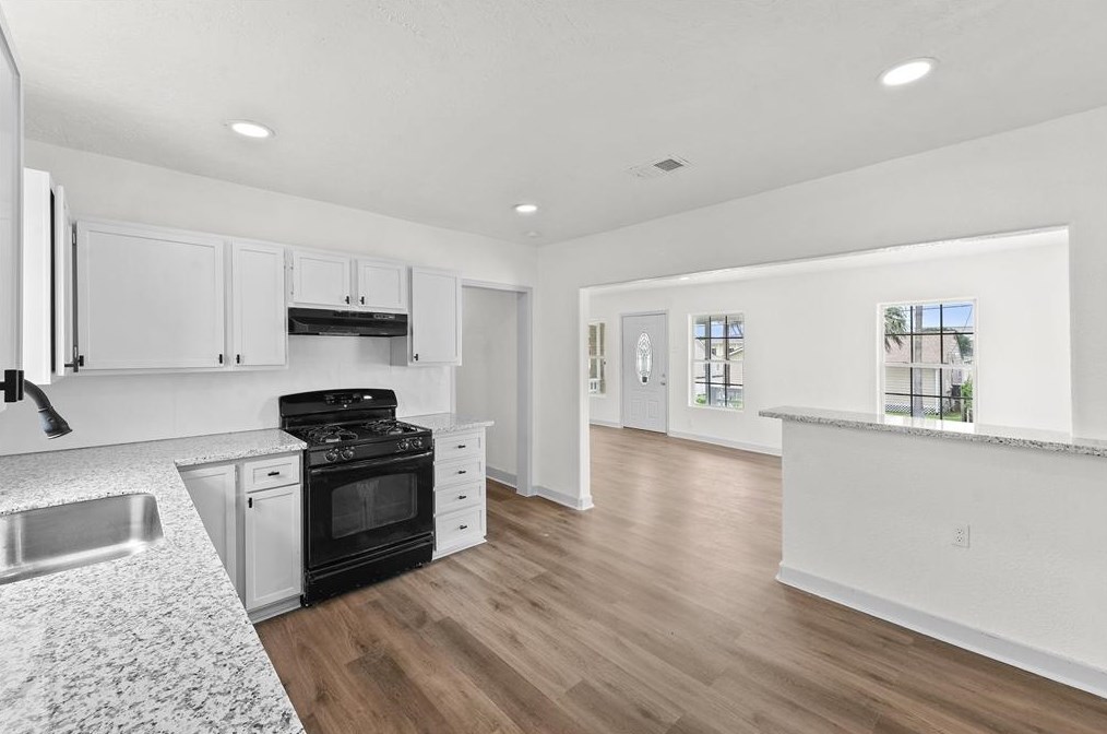 2202 67 St, Galveston TX 77551-1583 exterior