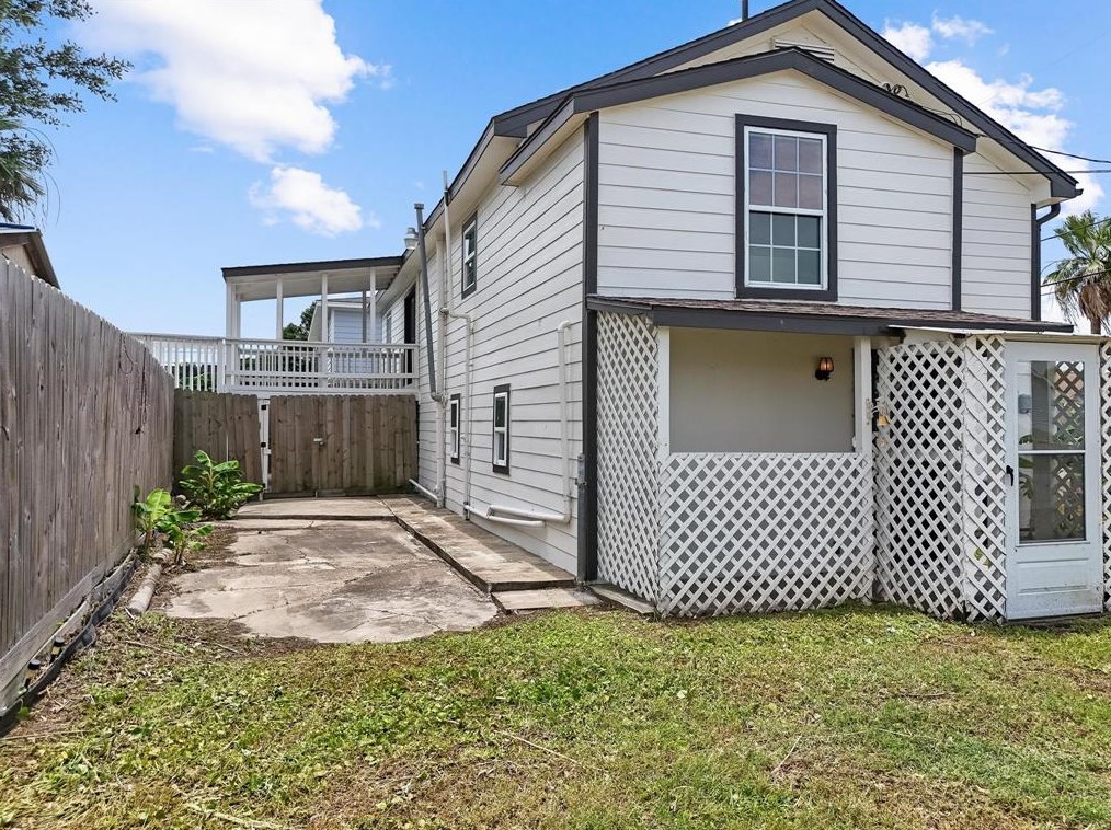 2202 67 St, Galveston TX 77551-1583 exterior