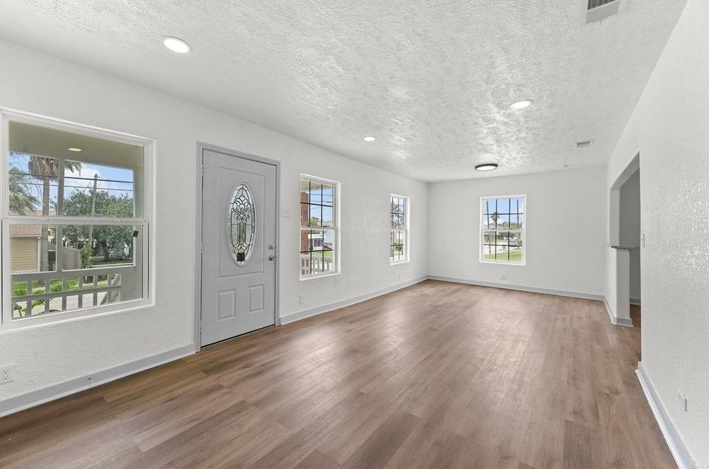 2202 67 St, Galveston TX 77551-1583 exterior