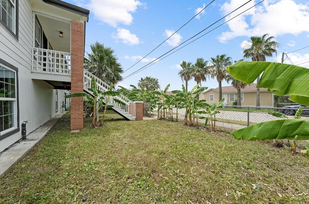 2202 67 St, Galveston TX 77551-1583 exterior
