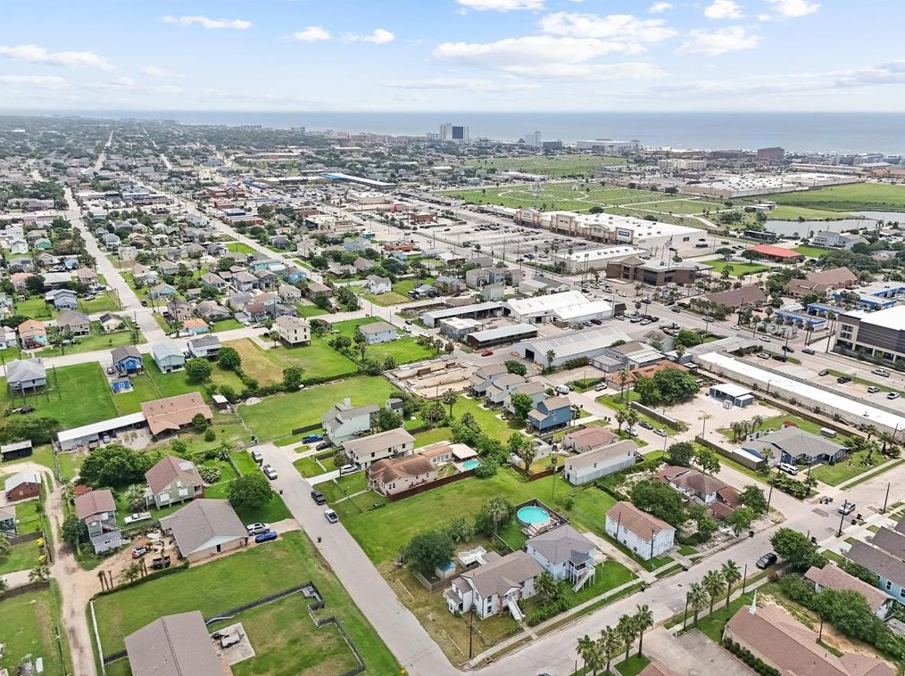 2202 67 St, Galveston TX 77551-1583 exterior