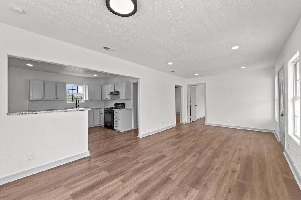 2202 67 St, Galveston TX 77551-1583 exterior