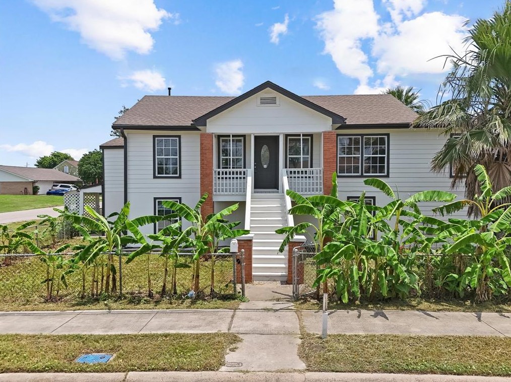 2202 67 St, Galveston TX 77551-1583 exterior