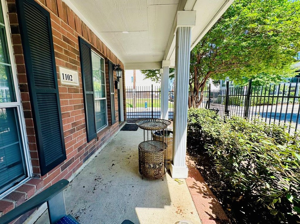 1102 Robin St, Houston TX  77019-4610 exterior
