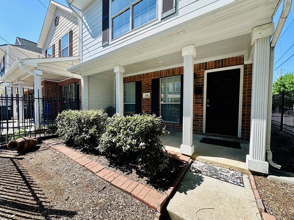 1102 Robin St, Houston, TX 77019