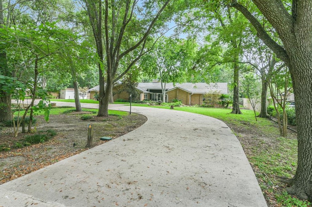 2107 W Marys Crk Ln, Pearland, TX 77581