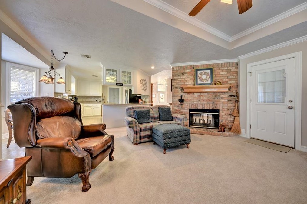 3008 Brandenburg Ln, Brenham, TX 77833-9318