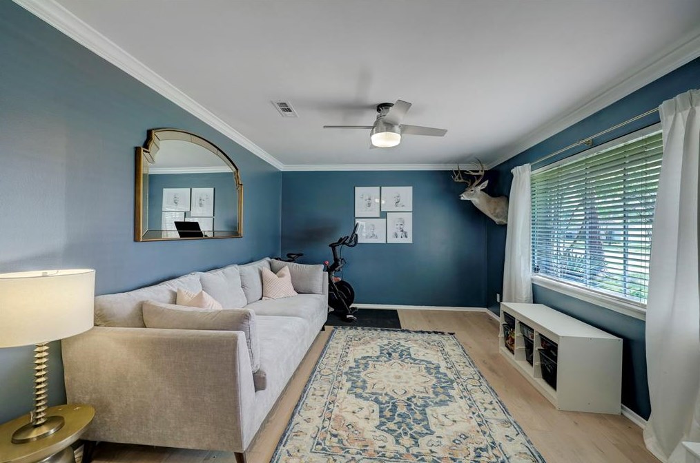 10634 Wickersham Ln, Houston TX  77042-3015 exterior