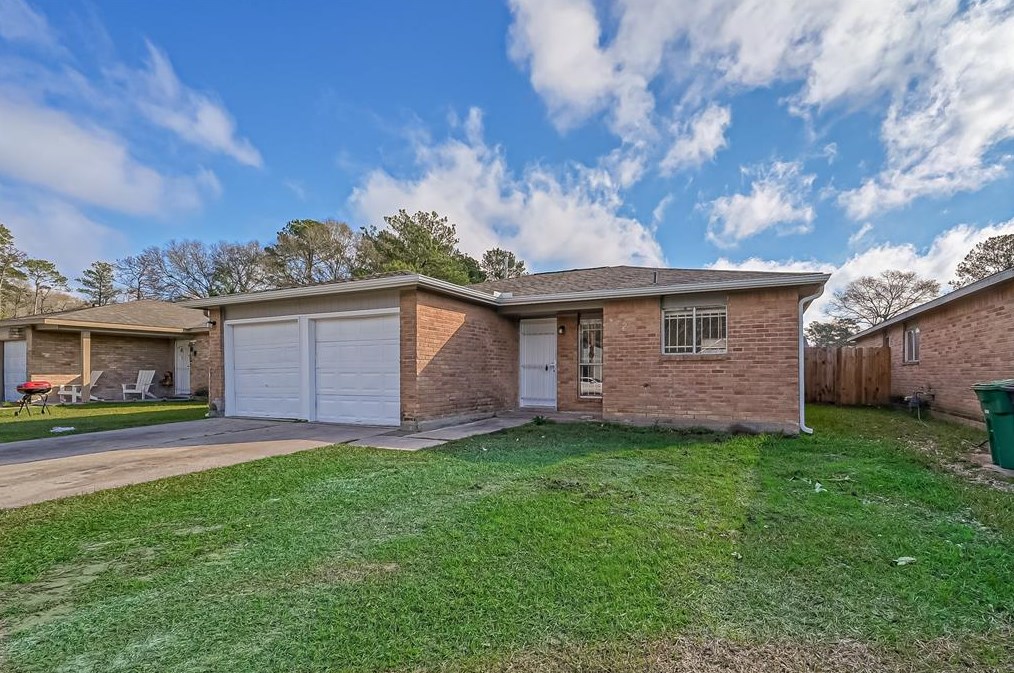 8726 Valley Flag Dr, Houston TX  77078-3706 exterior