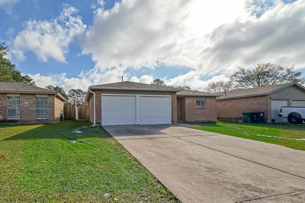 8726 Valley Flag Dr, Houston, TX 77078