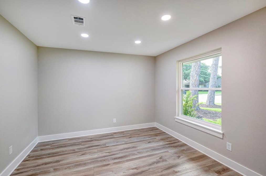 5235 Yarwell Dr, Houston TX  77096-5116 exterior