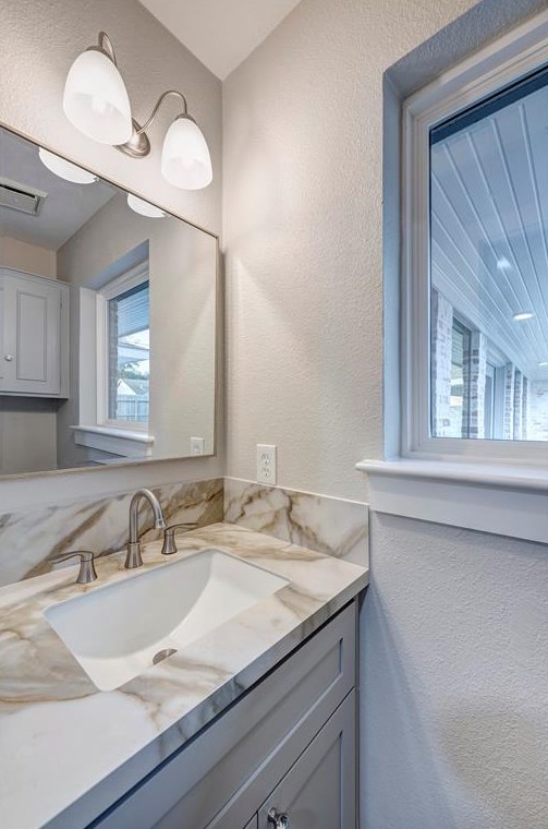 5235 Yarwell Dr, Houston TX  77096-5116 exterior