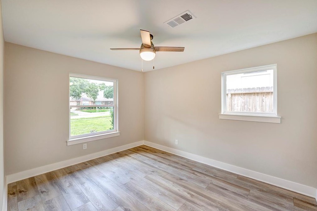 5235 Yarwell Dr, Houston TX  77096-5116 exterior