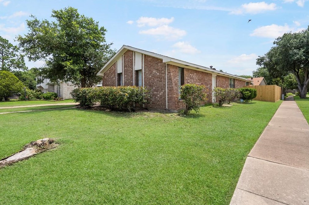 3802 Cedar Gardens Dr, Houston, TX 77082