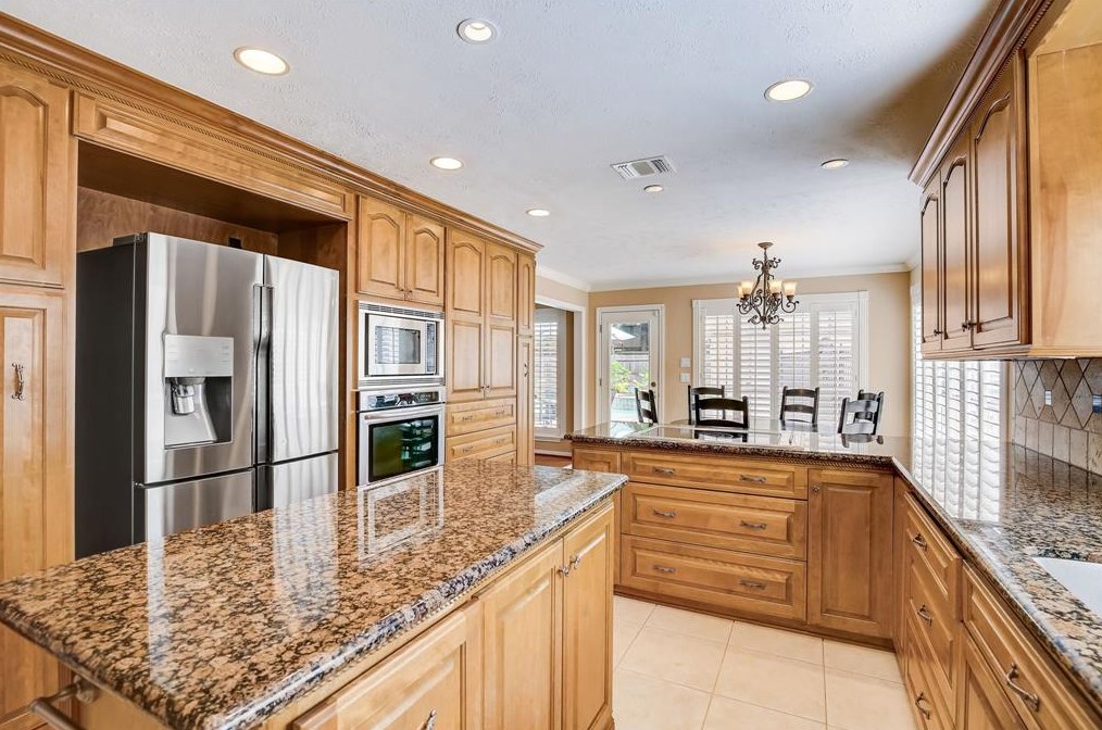 15726 Echo Ldg Dr, Houston TX  77095-2659 exterior