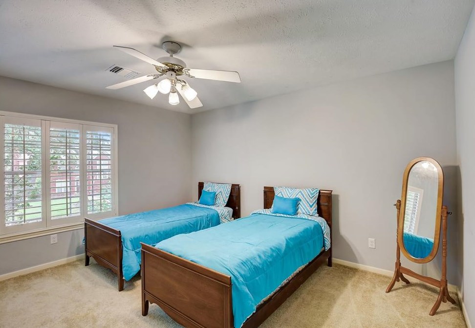 15726 Echo Ldg Dr, Houston TX  77095-2659 exterior