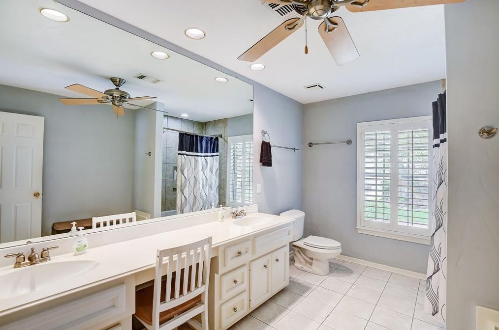 15726 Echo Ldg Dr, Houston TX  77095-2659 exterior